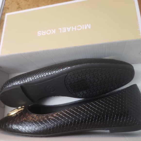 Michael Kors Amanda MK gold Logo Ballet Flats In Black Nitb - Picture 5 of 5
